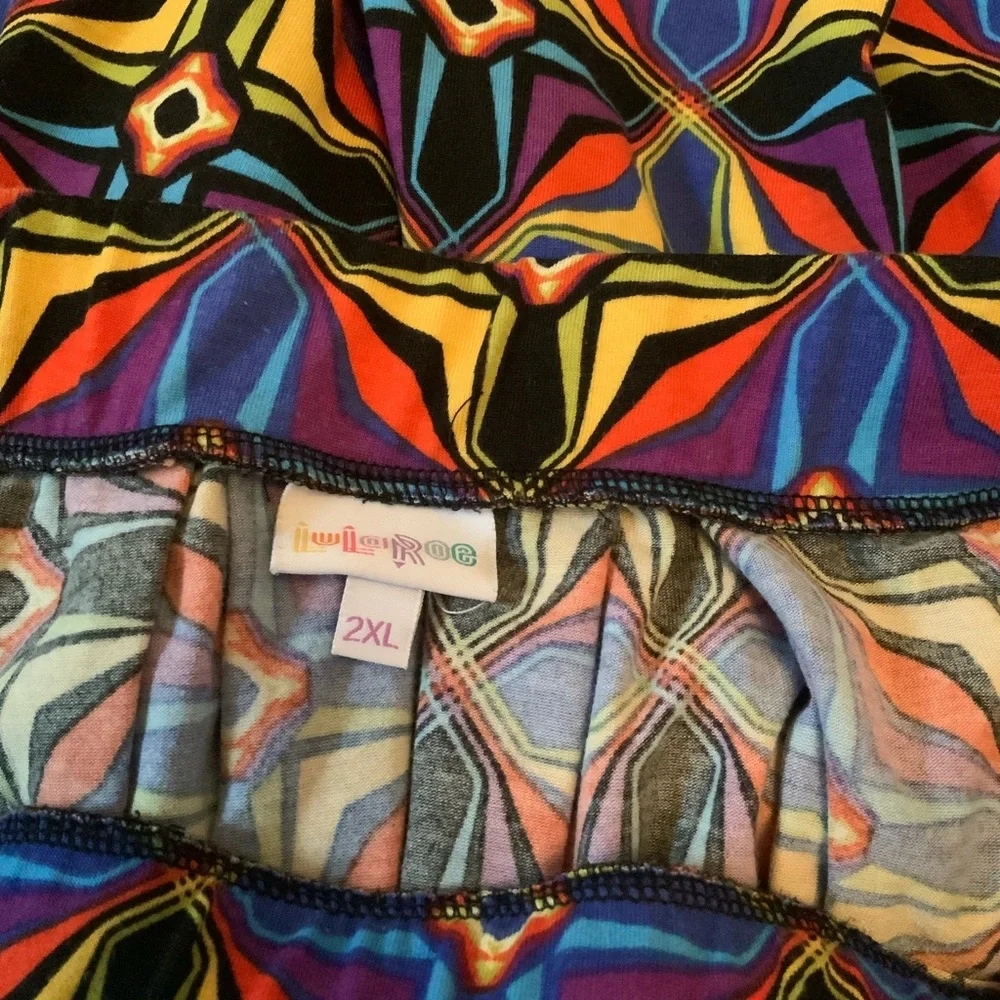NWOT LuLaRoe Multi color Geometric Madison Skirt Has Pockets 2XL